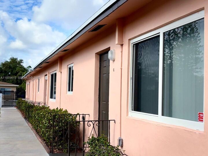 Property Photo:  612 NW 10th Ter  FL 33311 