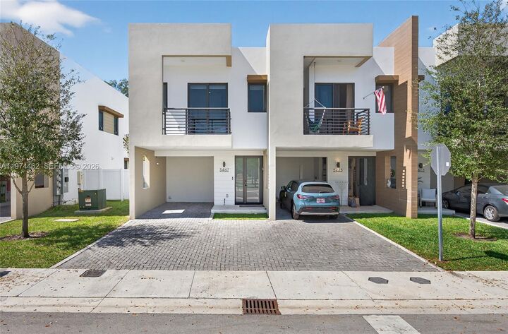 Property Photo:  5467 W Oak Way  FL 33314 