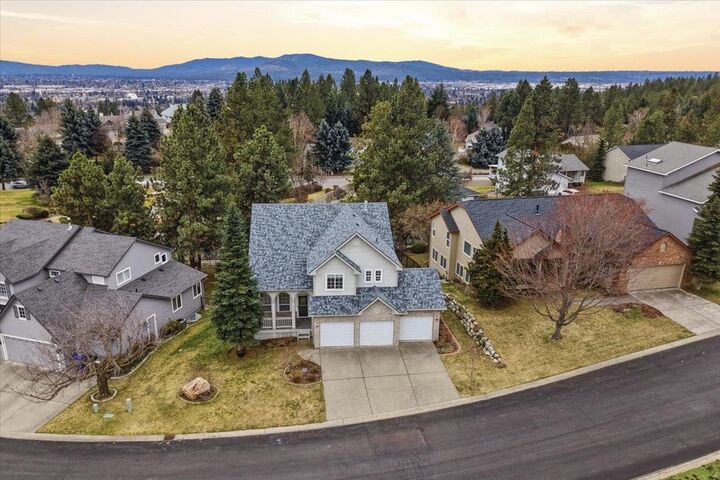 Property Photo:  8704 E Parkside Ln  WA 99217 