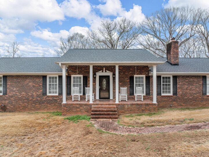 Property Photo: 170 Oak Ridge Drive SC 29353