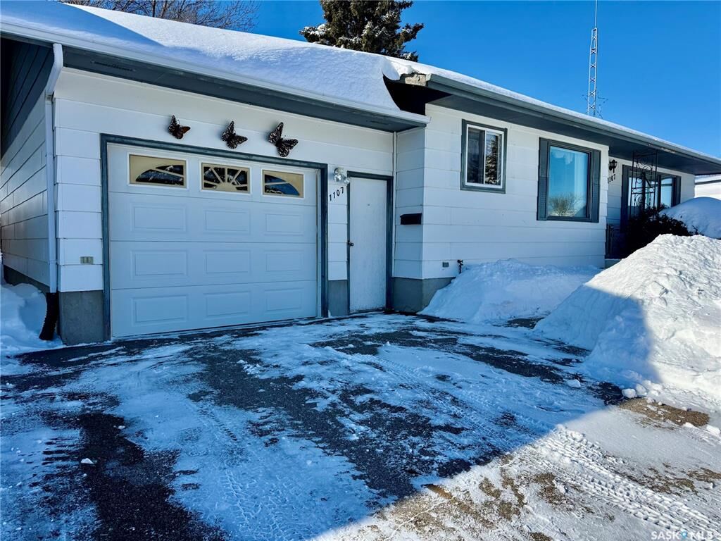 Property Photo:  1107 Centennial Way  SK S0K 2A0 