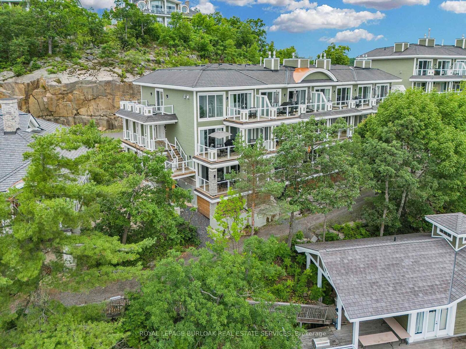 Property Photo: 1869 Muskoka 118 Road W Btv-W 101 ON P1L 1W8