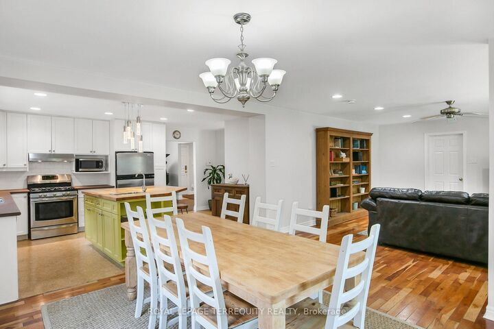 Property Photo:  11 Urbandale Avenue  ON M2M 2G9 