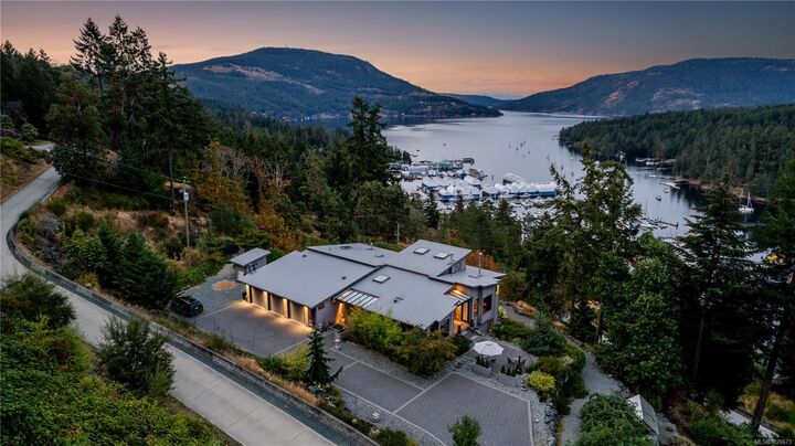 6088 Genoa Bay Rd — photo 1