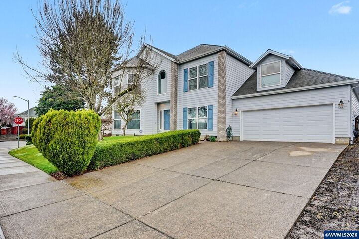 Property Photo: 1806 Teton Dr E OR 97361