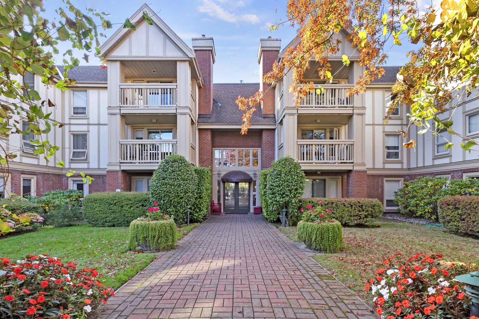 Property Photo:  843 22nd Street 205  BC V7V 4C1 