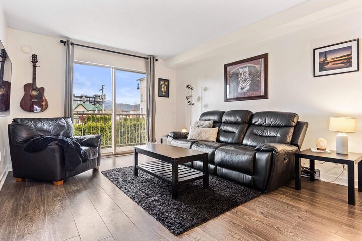 7435 Shaw Avenue 207 — photo 1