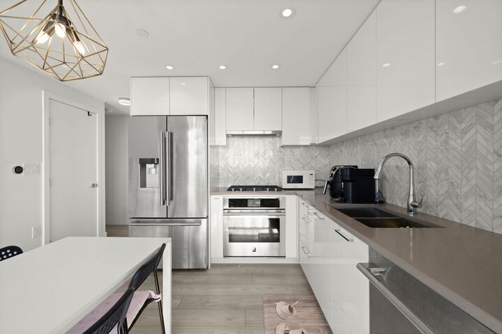 Property Photo: 3581 E Kent Avenue North 1405 BC V5S 0H6