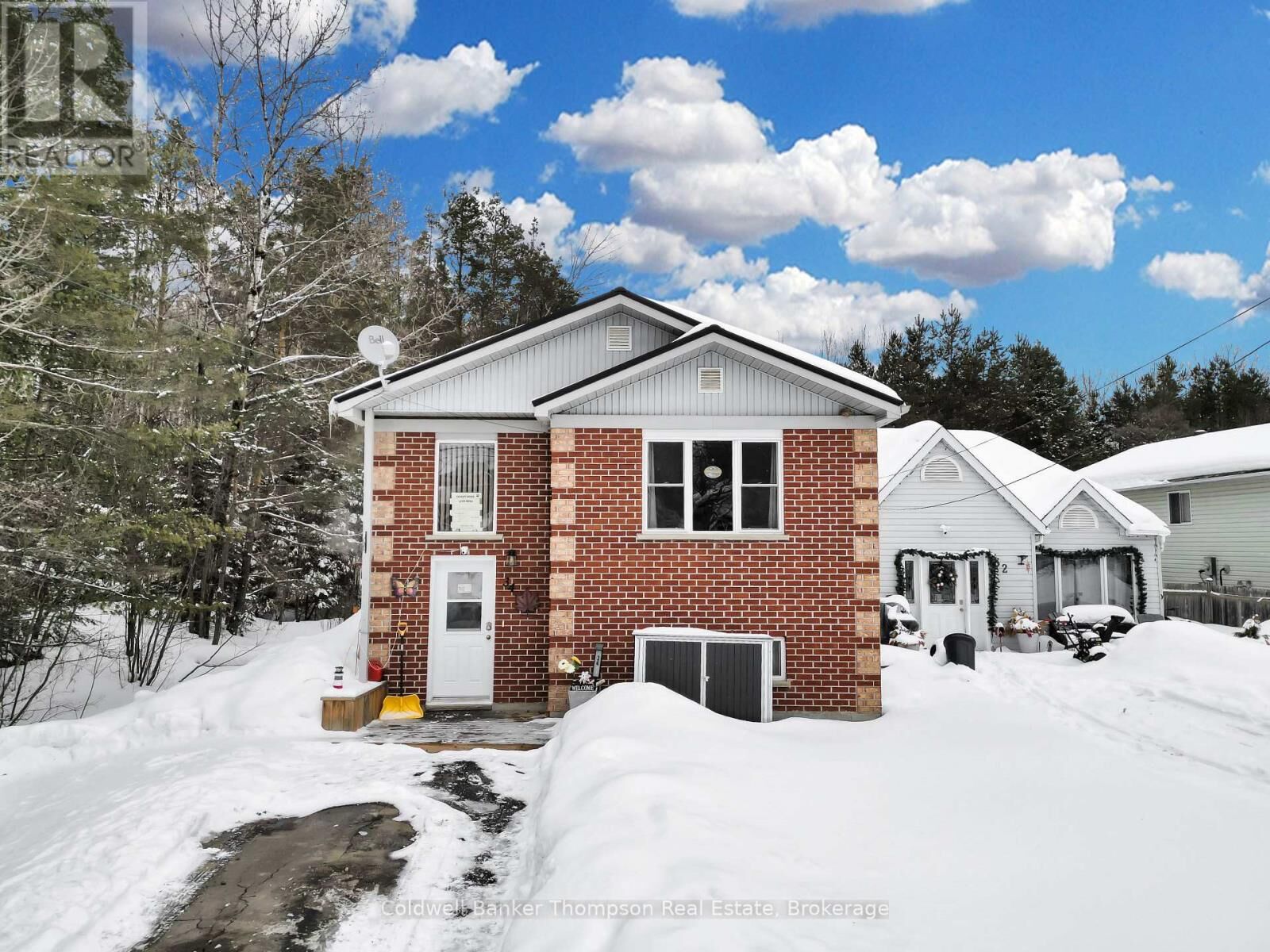 Property Photo: 34 Sabrina Park Drive ON P1H 1L8