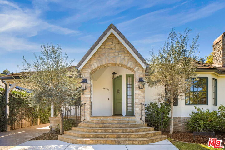 Property Photo: 14664 Valley Vista Blvd CA 91403