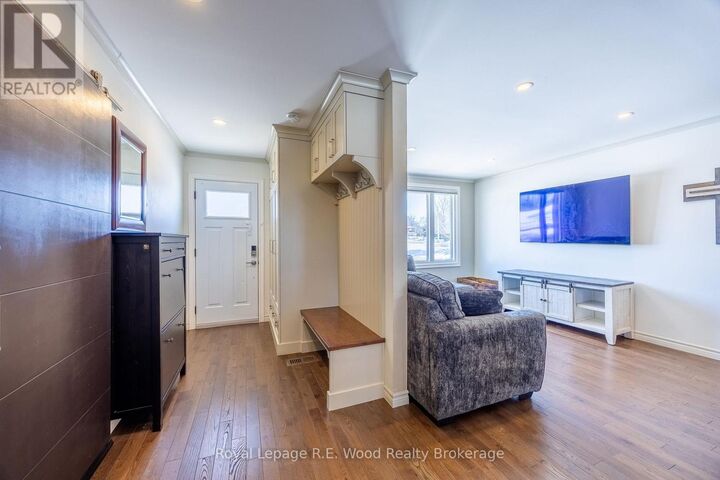 Property Photo: 11 Glenwood Road ON N5C 3N7