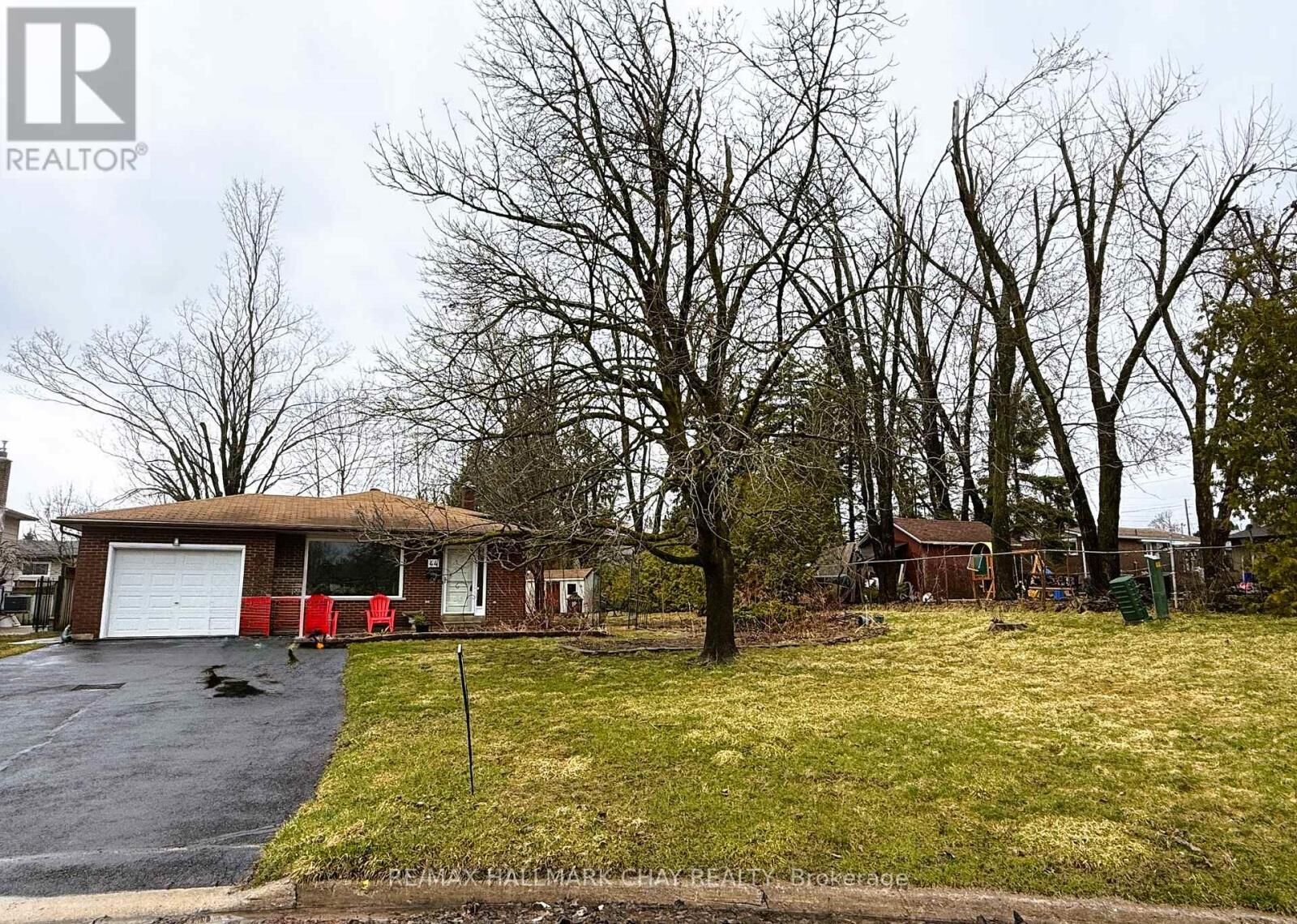 Photo de la propriété:  44 Belcourt Avenue  ON L4M 4E4 