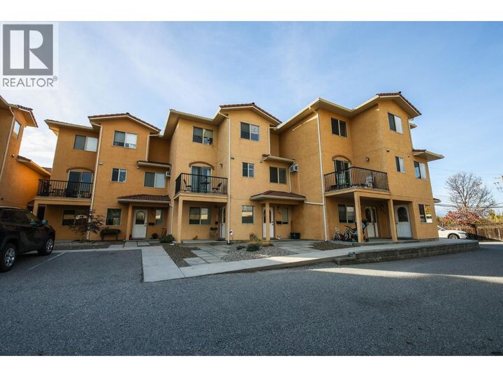 Property Photo: 4809 89th Street 102 BC V0H 1V1