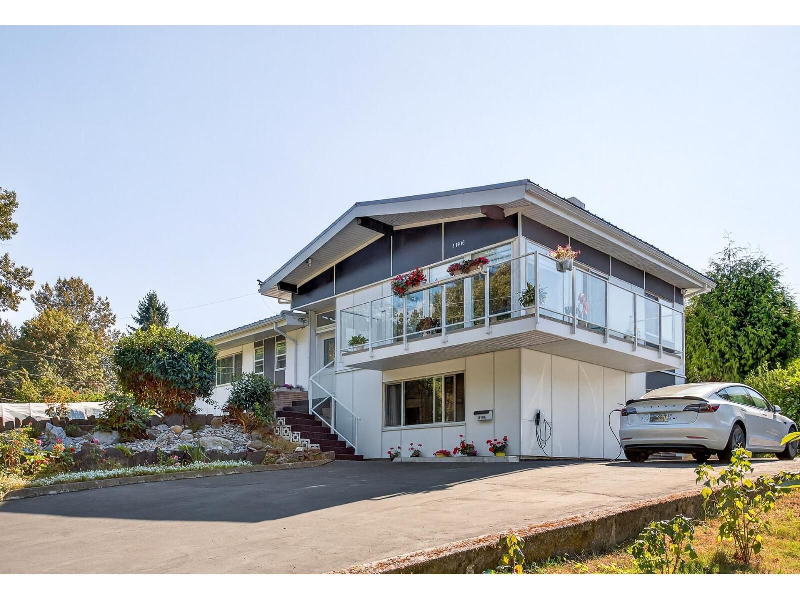 Property Photo: 11906 100 Avenue BC V3V 2W1