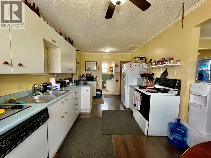 Property Photo: 302 6th Avenue Northwest BC V0G 1R0