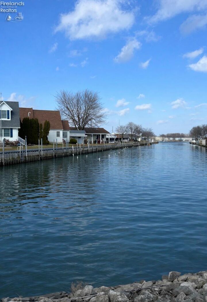 Property Photo:  1551 N Anchor Avenue  OH 43452 