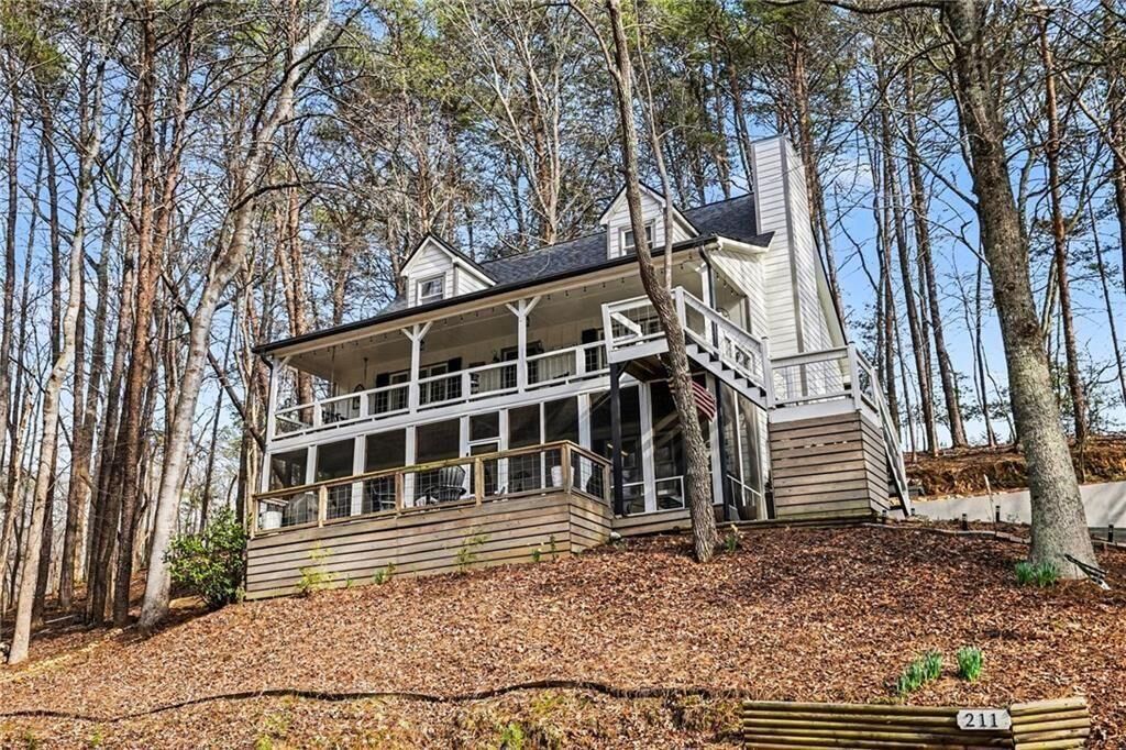 Property Photo: 211 Hillside Drive GA 30183