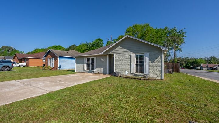 Property Photo: 5501 Ambervista Court GA 31907