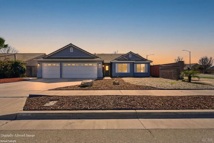 Property Photo:  865 Avalon Drive  CA 93245 