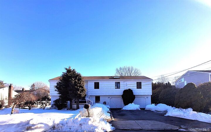 Property Photo:  342 Everard Street  NY 11746 