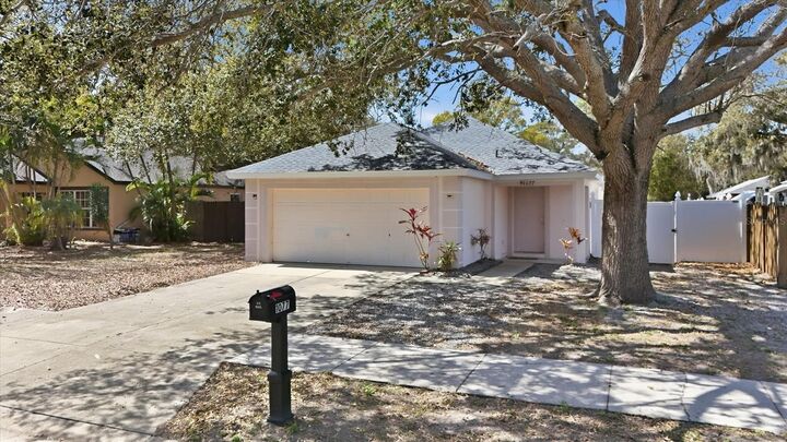 Property Photo:  1077 N Jefferson Avenue  FL 34237 