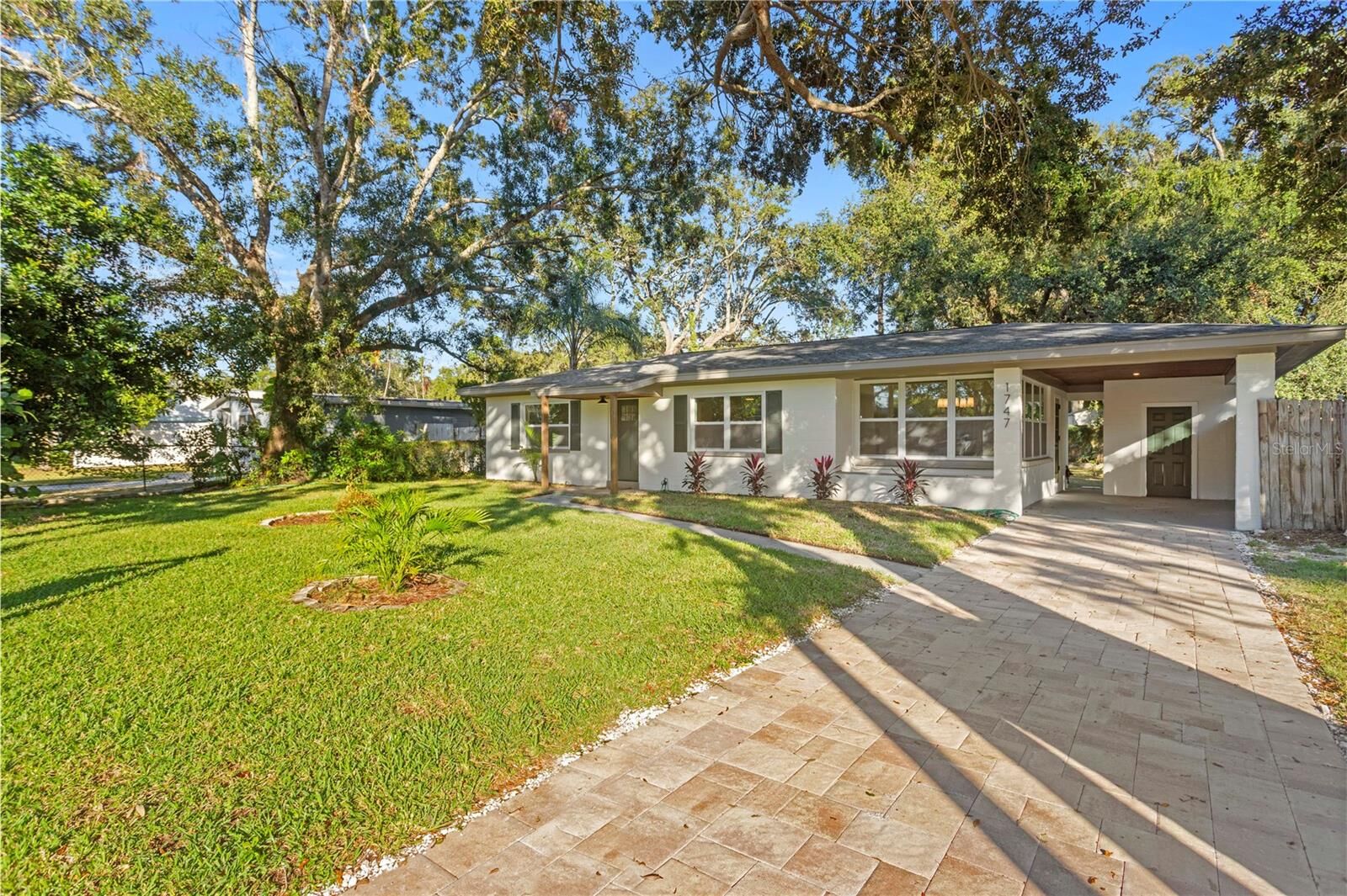 Property Photo:  1747 Santa Anna Drive  FL 34698 