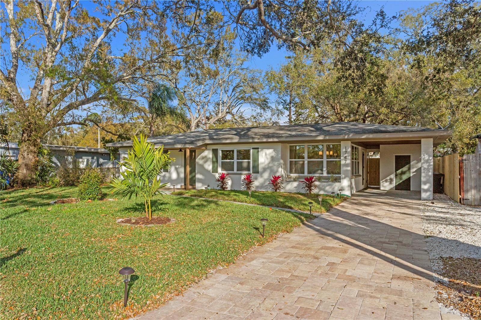 Property Photo:  1747 Santa Anna Drive  FL 34698 