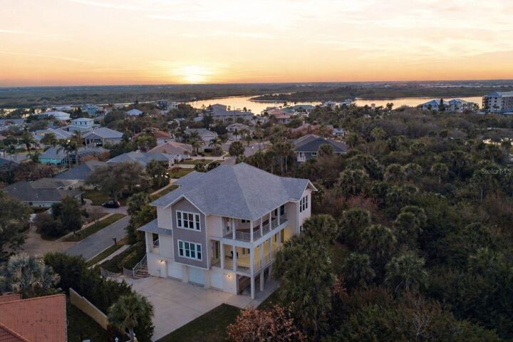 Property Photo:  2142 Villa Way  FL 32169 