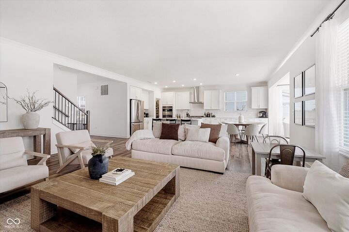 Property Photo:  1424 Chatham Hills Boulevard  IN 46074 