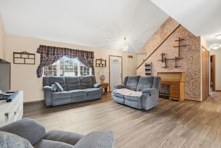 Property Photo:  816 Ann Street  IL 60435 