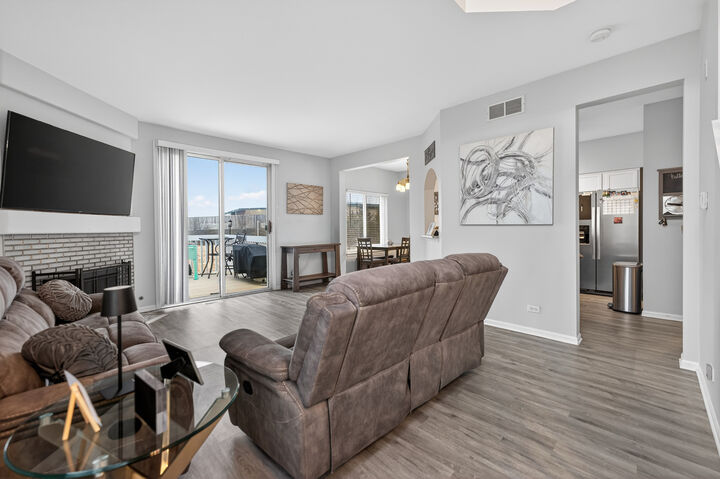 Property Photo:  938 Mesa Drive  IL 60123 