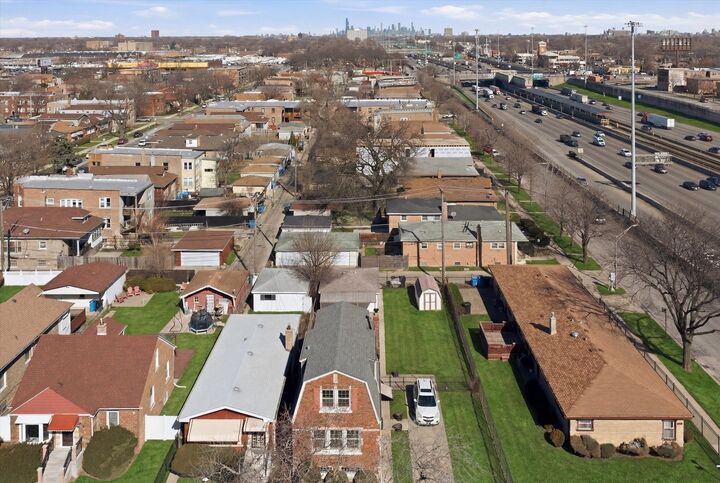 Property Photo:  40 W 81st Street  IL 60620 