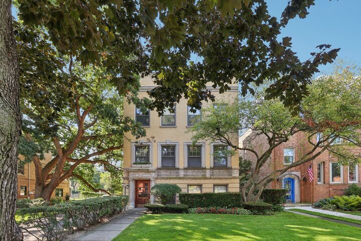 Property Photo:  1104 Austin Street  IL 60202 