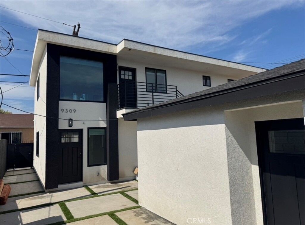 Property Photo:  9307 S Budlong 1  CA 90044 