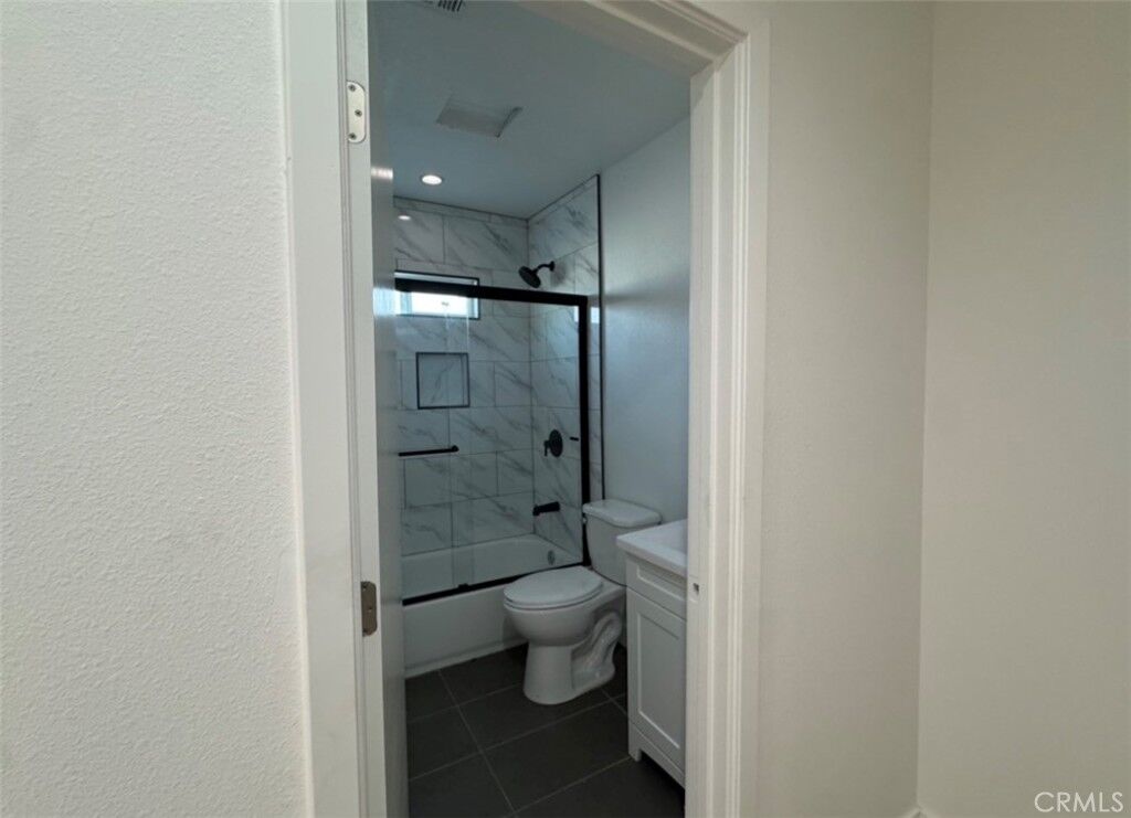 Property Photo:  9307 S Budlong 4  CA 90044 