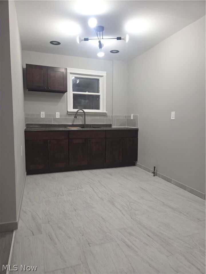 Property Photo:  159 Piccadilly Street  OH 44405 