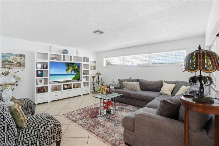 Property Photo:  1406 Grandale St  FL 33936 
