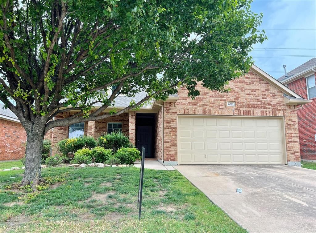 Property Photo: 6709 Coolwater Trail TX 76179