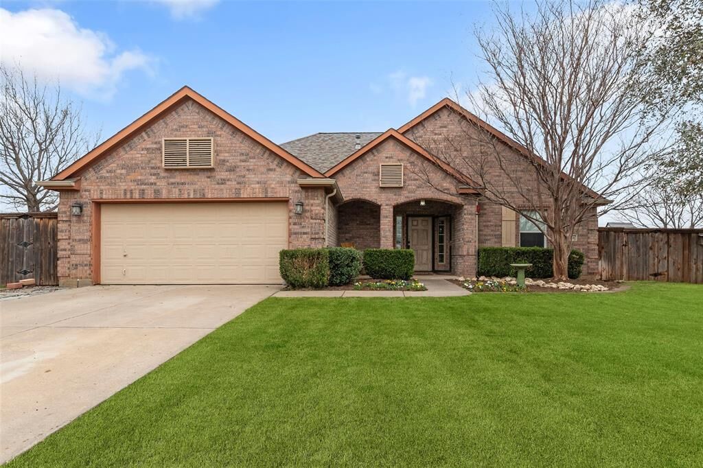 Property Photo:  1024 Summit Drive  TX 76247 