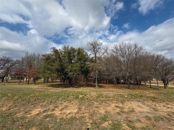 Property Photo:  1120 Paradise Parkway  TX 76487 