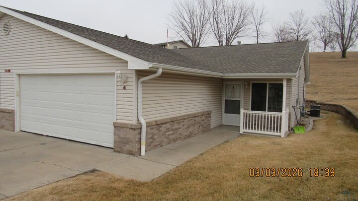Property Photo:  1140 Meadow View Ct. #4  IA 51106 