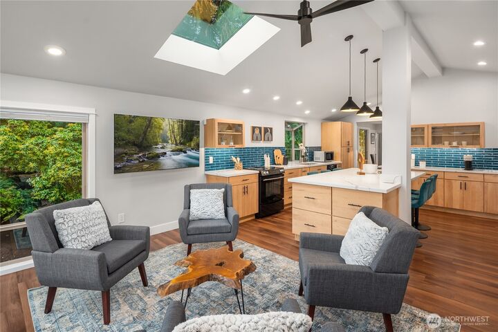 Property Photo:  2105  135th Place SE  WA 98005 