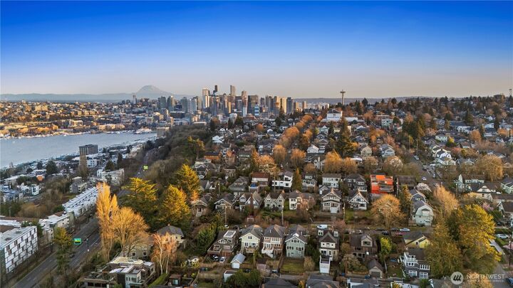 Property Photo:  426  Smith Street  WA 98109 