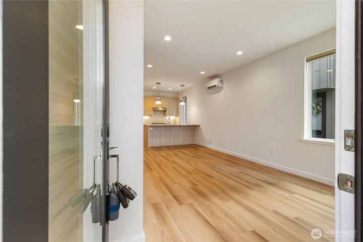 Property Photo: 115 N 105th Street B WA 98133