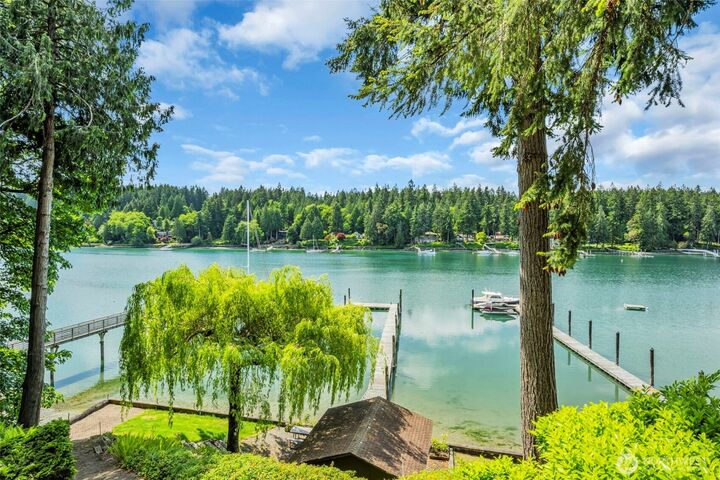Property Photo: 6490 NE Monte Vista Drive WA 98110