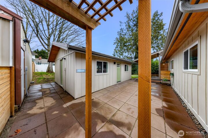 Property Photo: 13325 Beverly Park Road WA 98087