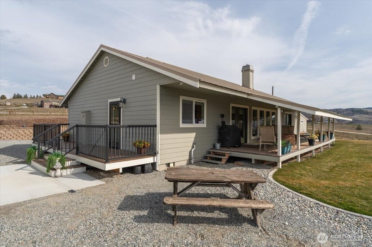 Property Photo:  605  Chelan Trails Road  WA 98831 