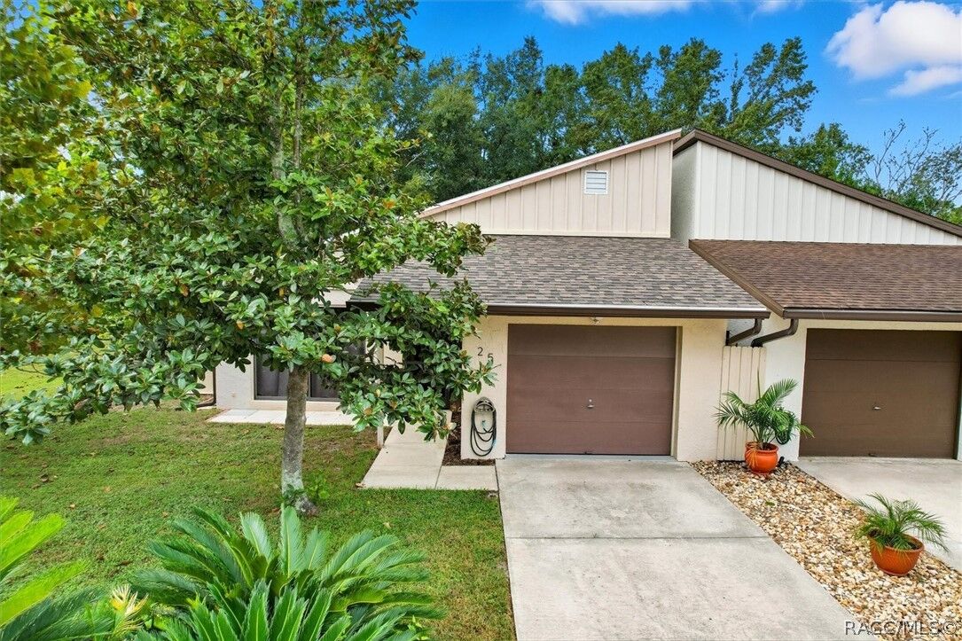 Property Photo:  25 Jamaica Street  FL 34446 