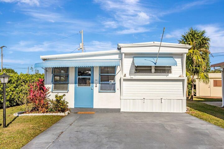 Property Photo: 14556 Glenview Drive FL 33445