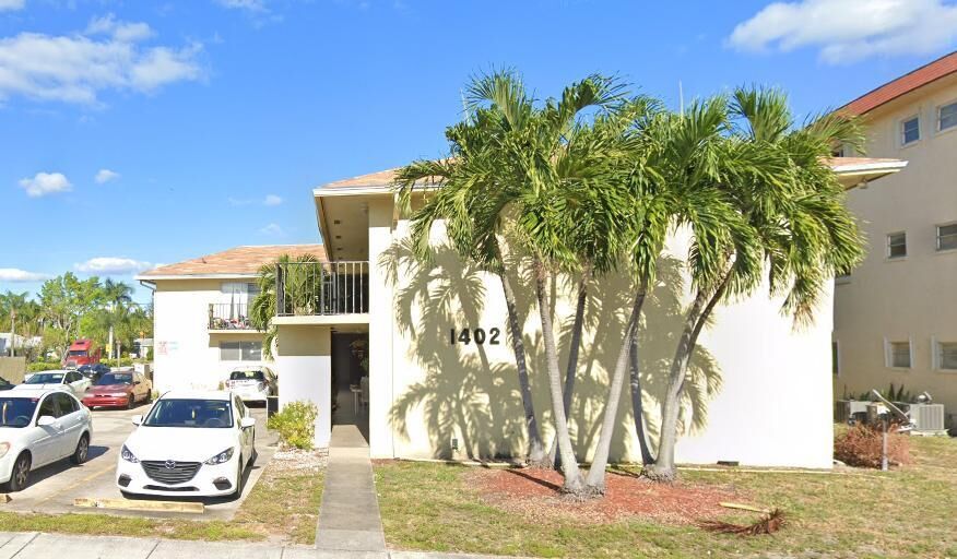 Property Photo: 1402 S Federal Highway 49 FL 33460